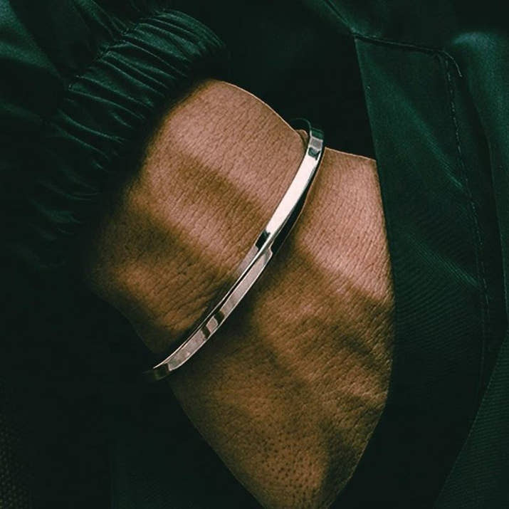 Elegant Mobius stainless steel bangle™